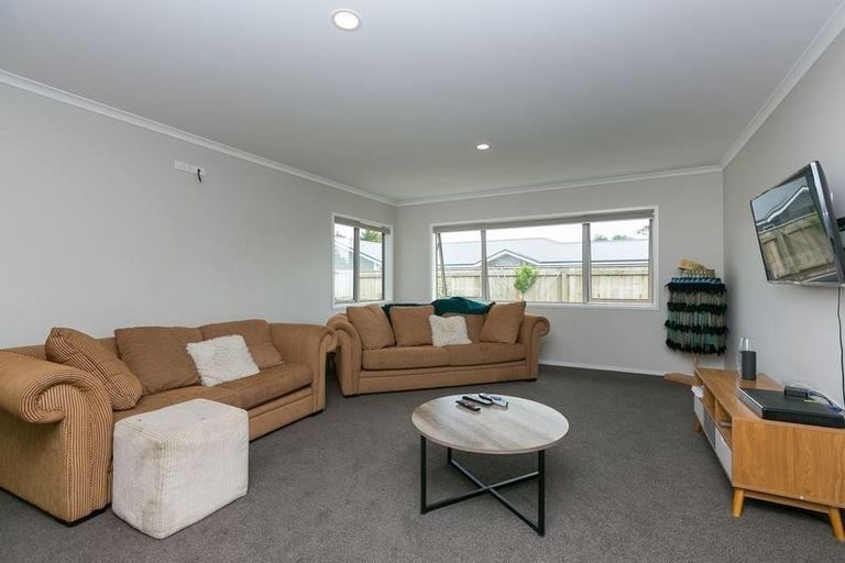 Photo of property in 5 Cross Street, Lepperton, New Plymouth, 4373