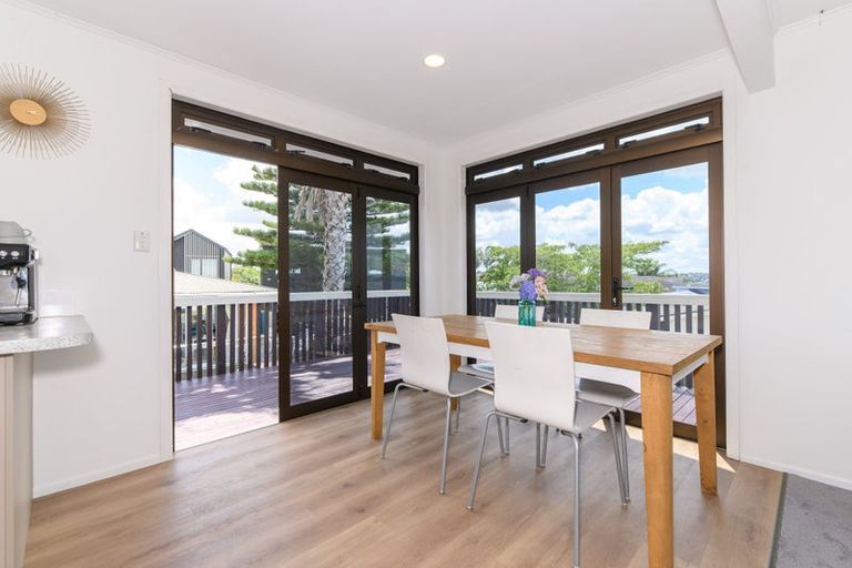 Photo of property in 33 Dawnhaven Drive, Te Atatu Peninsula, Auckland, 0610