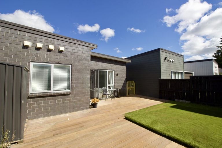 Photo of property in 6 Heri Lane, Westgate, Auckland, 0814