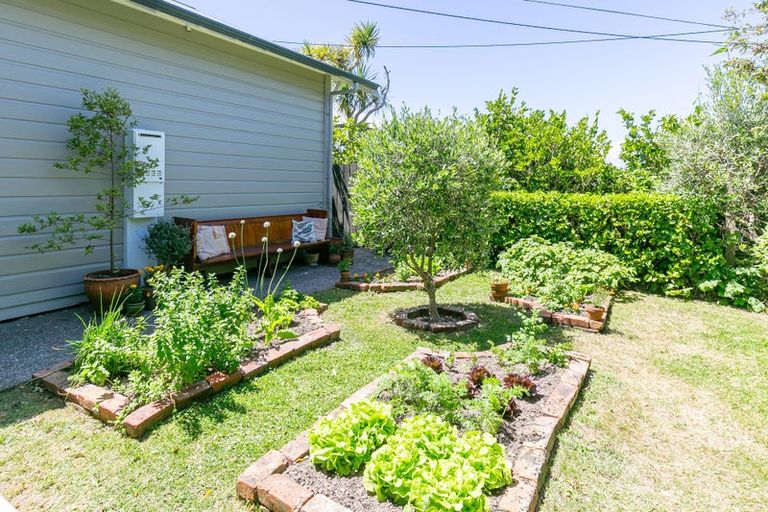 Photo of property in 35 Homewood Avenue, Karori, Wellington, 6012