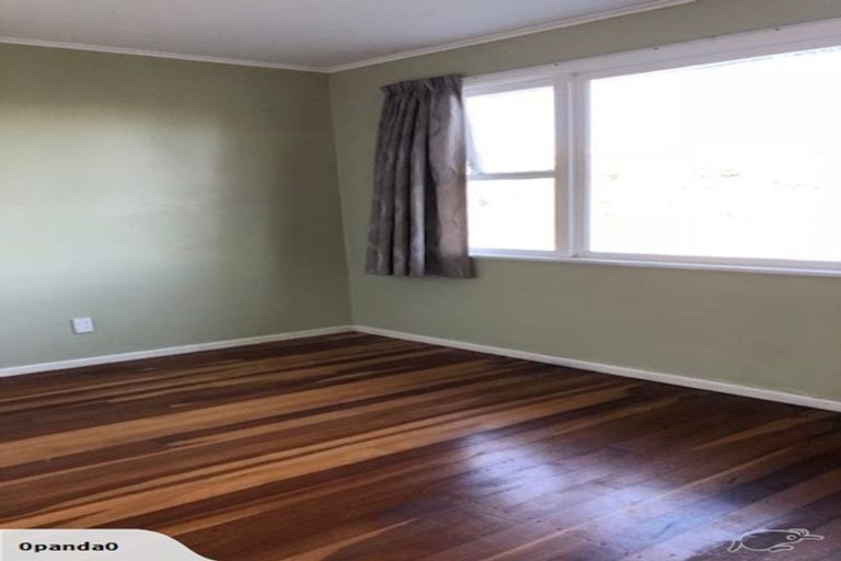 Photo of property in 147 Ruskin Road, Newlands, Wellington, 6037