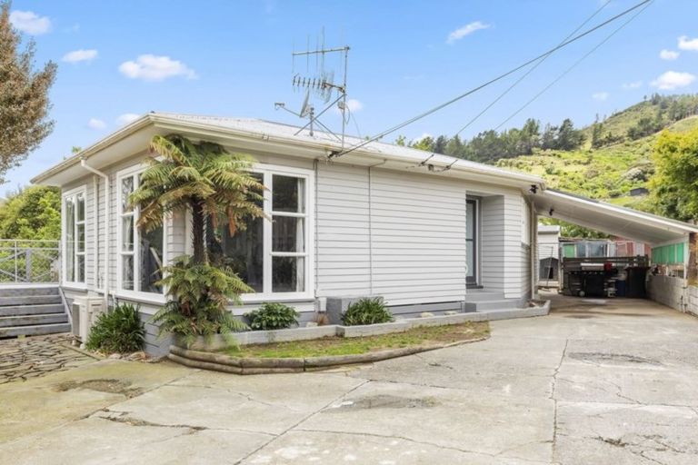 Photo of property in 43 Wood Street, Wainuiomata, Lower Hutt, 5014