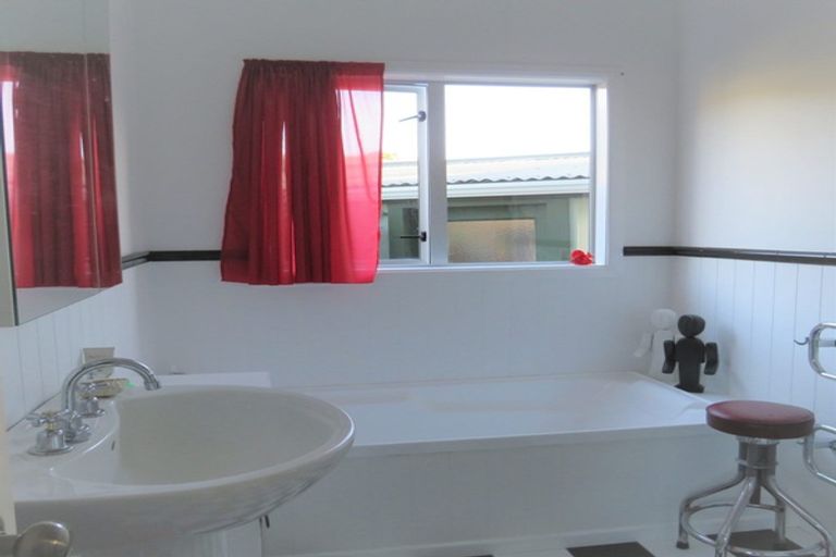 Photo of property in 53 Fortescue Street, Mahia, Nuhaka, 4198