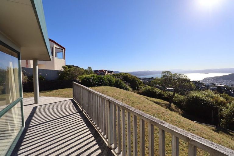 Photo of property in 83 Ashton Fitchett Drive, Brooklyn, Wellington, 6021