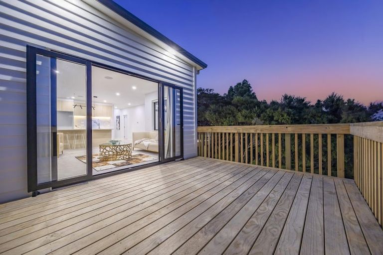 Photo of property in 254a Whangaparaoa Road, Red Beach, 0932