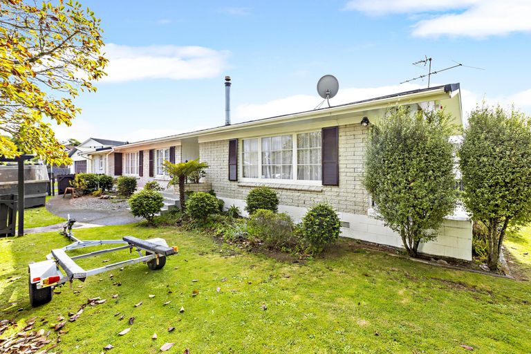 Photo of property in 1 Sunnypark Avenue, Rosehill, Papakura, 2113