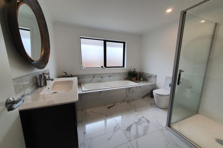 Photo of property in 65 Nobilo Road, Kumeu, 0810