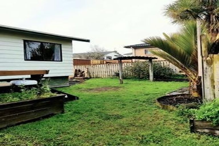 Photo of property in 2/20 Kamara Road, Glen Eden, Auckland, 0602