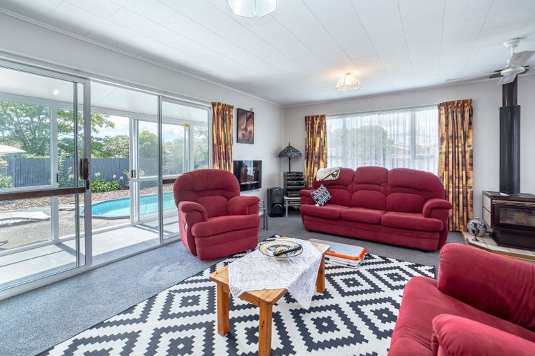 Photo of property in 2 Booth Street, Carterton, 5713