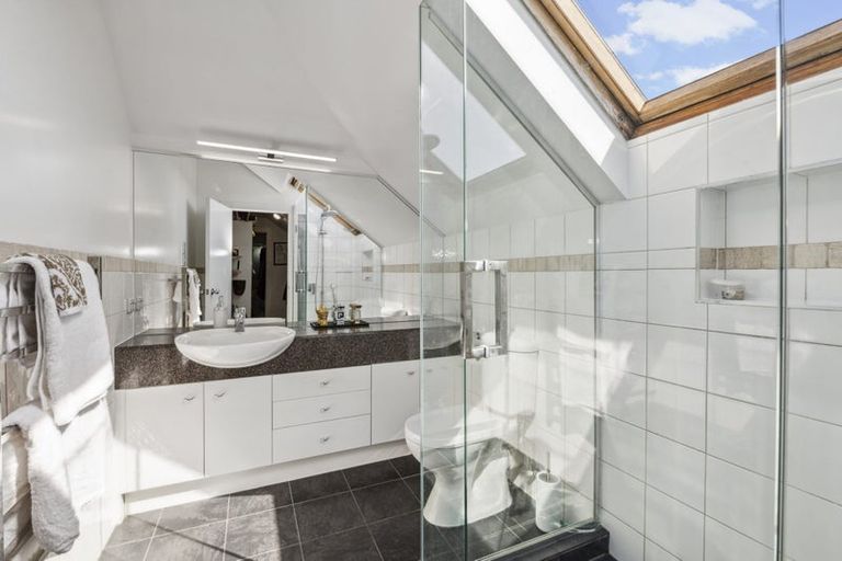 Photo of property in 2/2 The Esplanade, Campbells Bay, Auckland, 0630