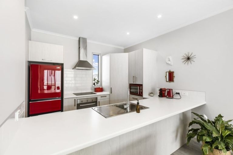 Photo of property in 10 Pheasant Lane, Hobsonville, Auckland, 0616