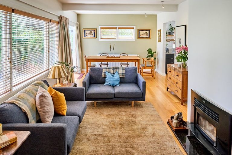 Photo of property in 25 Marine Parade, Eastbourne, Lower Hutt, 5013