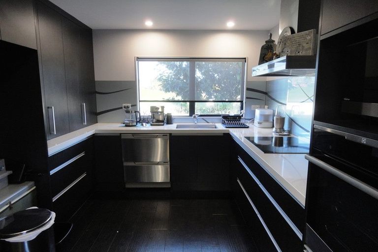 Photo of property in 2 Nagle Place, Golflands, Auckland, 2013