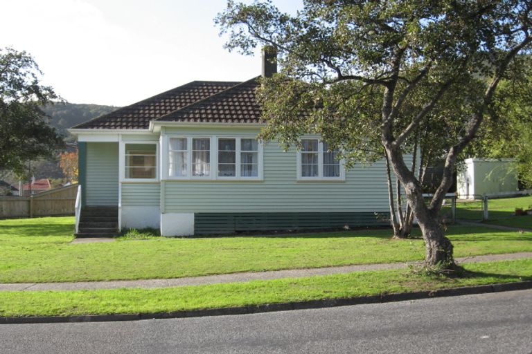 Photo of property in 1 Toomath Street, Naenae, Lower Hutt, 5011