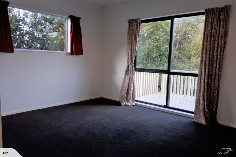 Photo of property in 9 Hibiscus Grove, Maungaraki, Lower Hutt, 5010