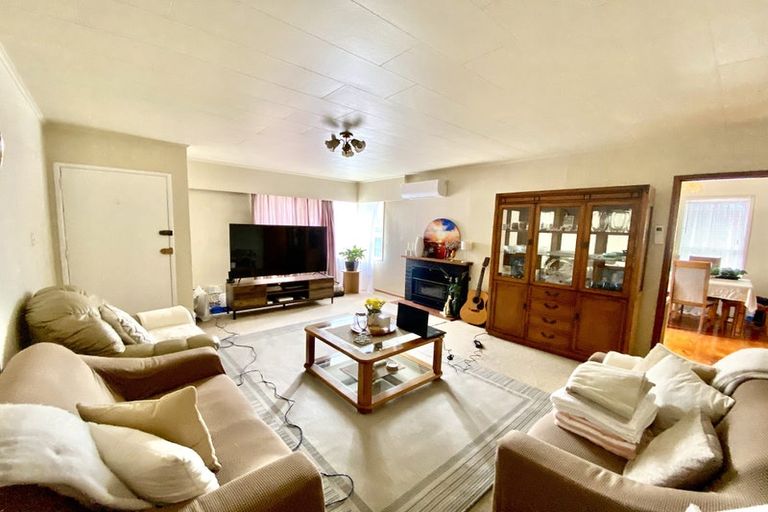 Photo of property in 4 Gossamer Drive, Pakuranga Heights, Auckland, 2010