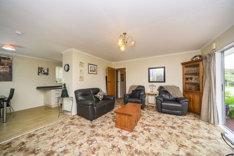 Photo of property in 5 Hillcrest Drive, Kelvin Grove, Palmerston North, 4414