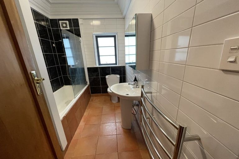 Photo of property in Westhaven Apartments, 11/127 Molesworth Street, Thorndon, Wellington, 6011