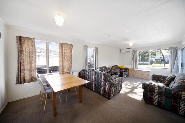 Photo of property in 28 Hinton Place, Weymouth, Auckland, 2103
