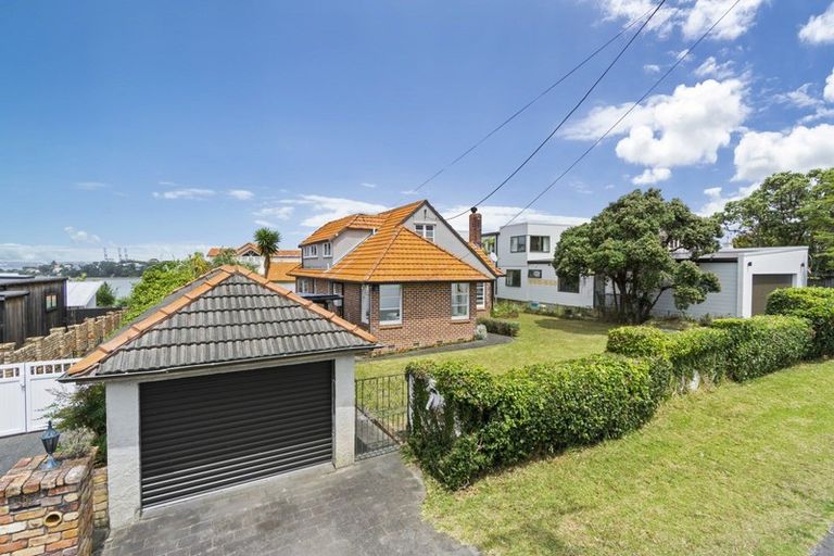 Photo of property in 31 Norwood Road, Bayswater, Auckland, 0622