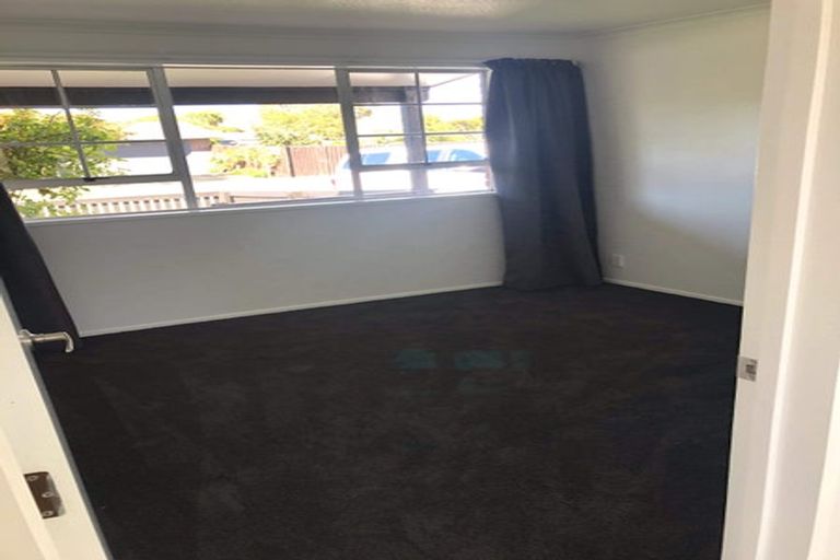 Photo of property in 141 Queenspark Drive, Parklands, Christchurch, 8083