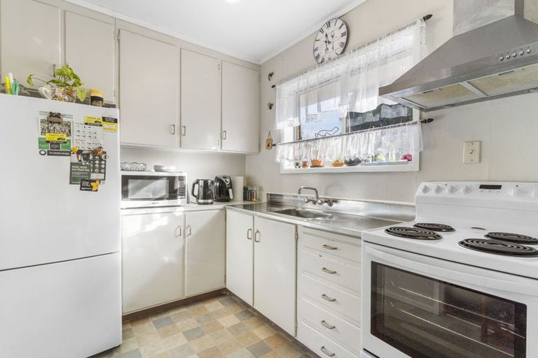 Photo of property in 2/729 Te Atatu Road, Te Atatu Peninsula, Auckland, 0610