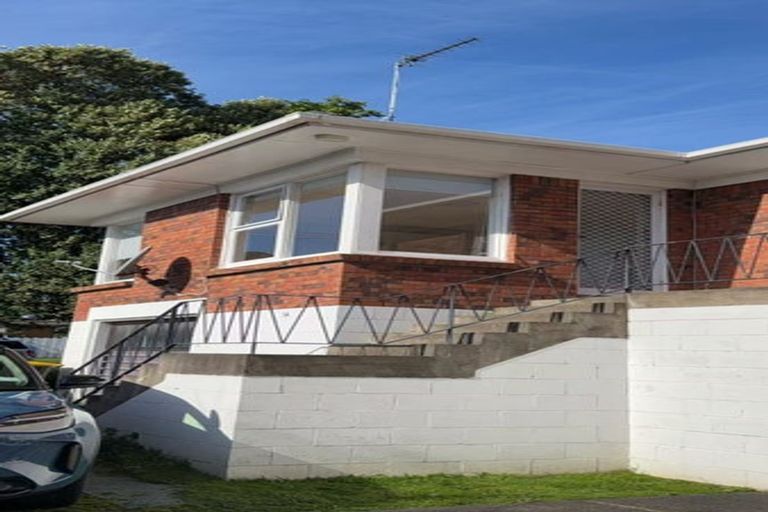Photo of property in 2/16 Pupuke Road, Takapuna, Auckland, 0622