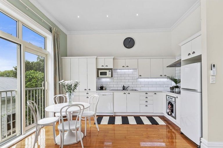 Photo of property in 24 Telford Terrace, Oriental Bay, Wellington, 6011