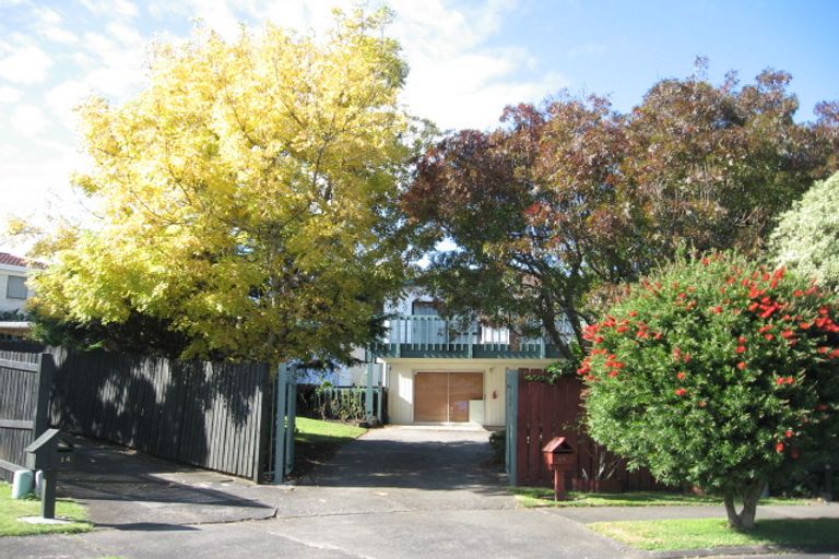 Photo of property in 16 Micawber Place, Mellons Bay, Auckland, 2014
