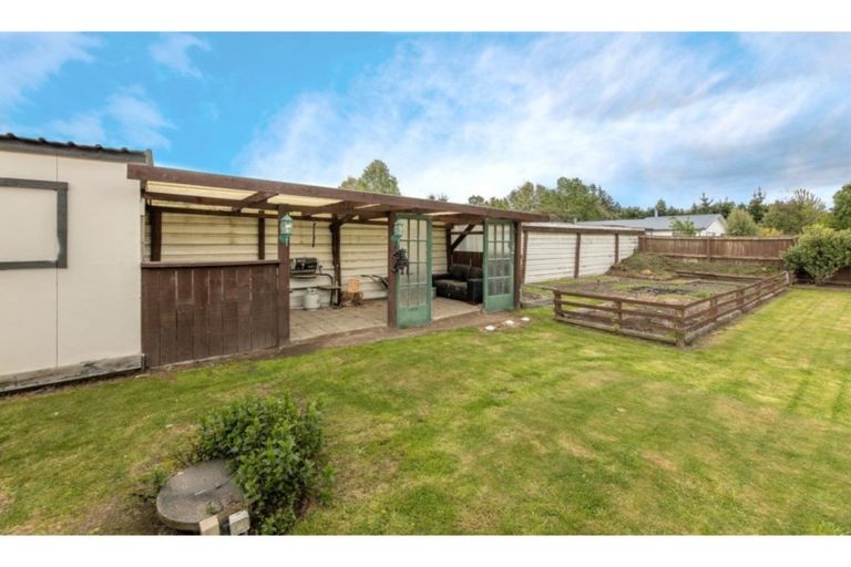 Photo of property in 23 Cross Street, Coalgate, 7673