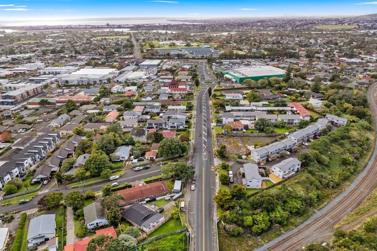 Photo of property in 4/36 West Coast Road, Glen Eden, Auckland, 0602