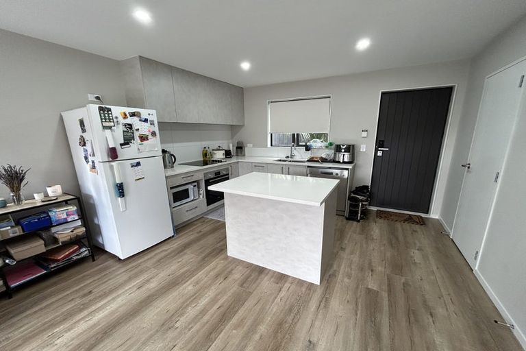 Photo of property in 5/30 West Coast Road, Glen Eden, Auckland, 0602