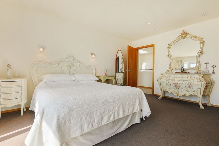 Photo of property in 7 Gardenhill Lane, Redcliffs, Christchurch, 8081