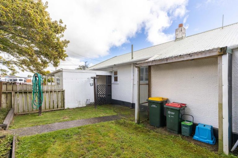 Photo of property in 129 Govett Avenue, Frankleigh Park, New Plymouth, 4310