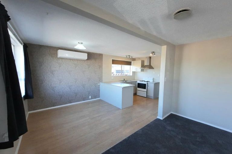 Photo of property in 1/73 Royal Park Drive, Parklands, Christchurch, 8083