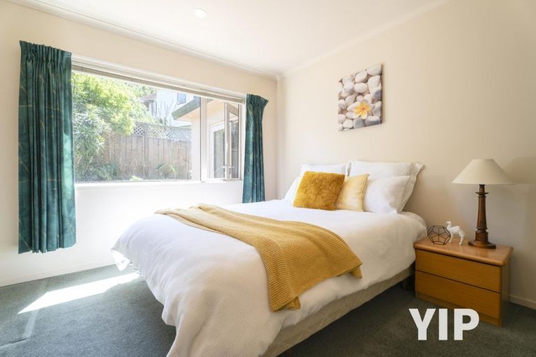 Photo of property in 16 Domett Street, Newlands, Wellington, 6037
