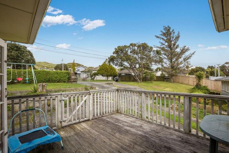 Photo of property in 73 Driver Crescent, Cannons Creek, Porirua, 5024