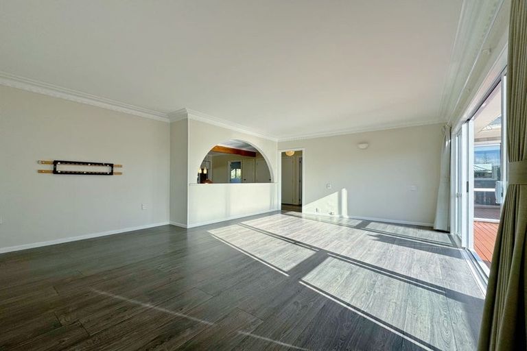 Photo of property in 273 Henderson Valley Road, Henderson, Auckland, 0612