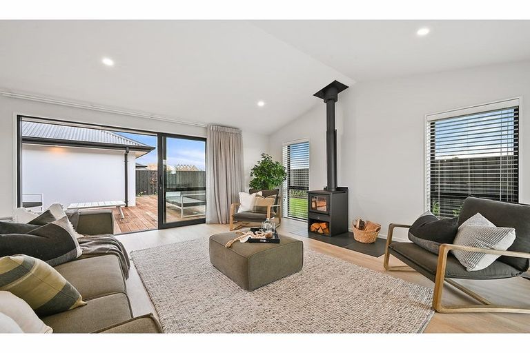 Photo of property in 2 Mccahon Drive, Rangiora, 7400