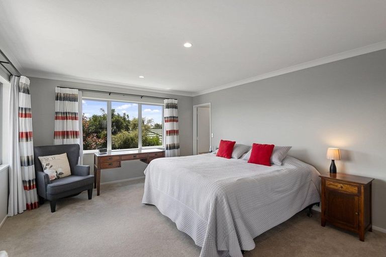 Photo of property in 17 Saddleback Green, Halswell, Christchurch, 8025