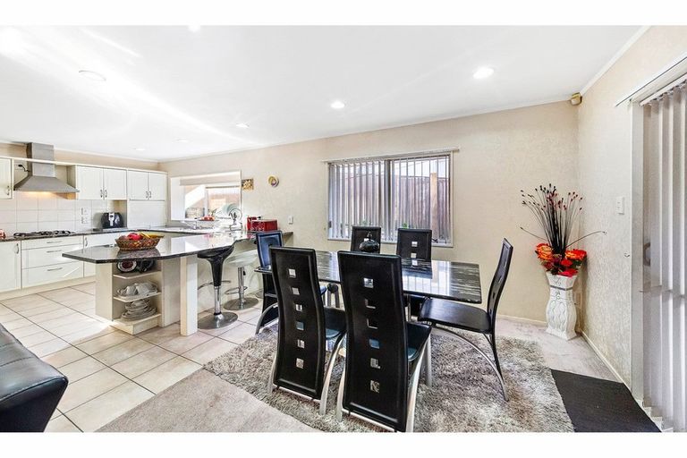 Photo of property in 7 Piper Place, Goodwood Heights, Auckland, 2105