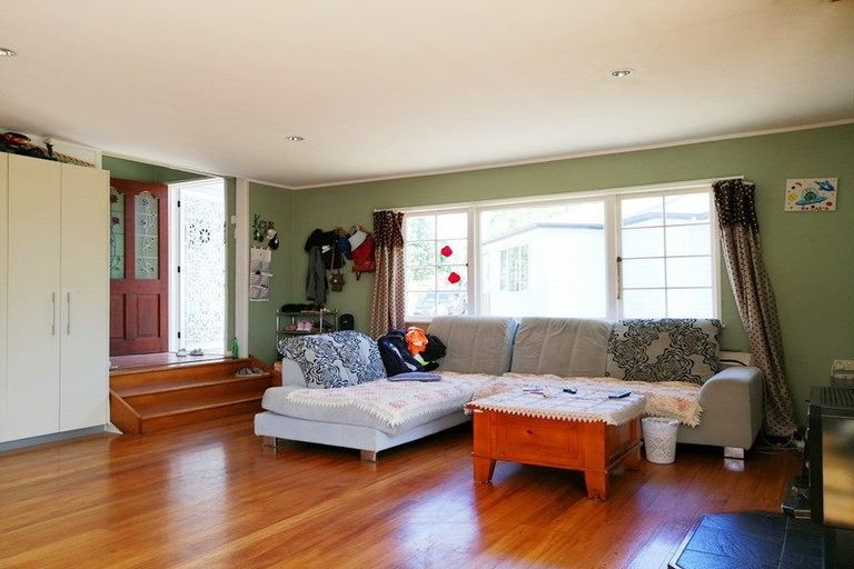 Photo of property in 14 Porter Avenue, Te Atatu South, Auckland, 0610