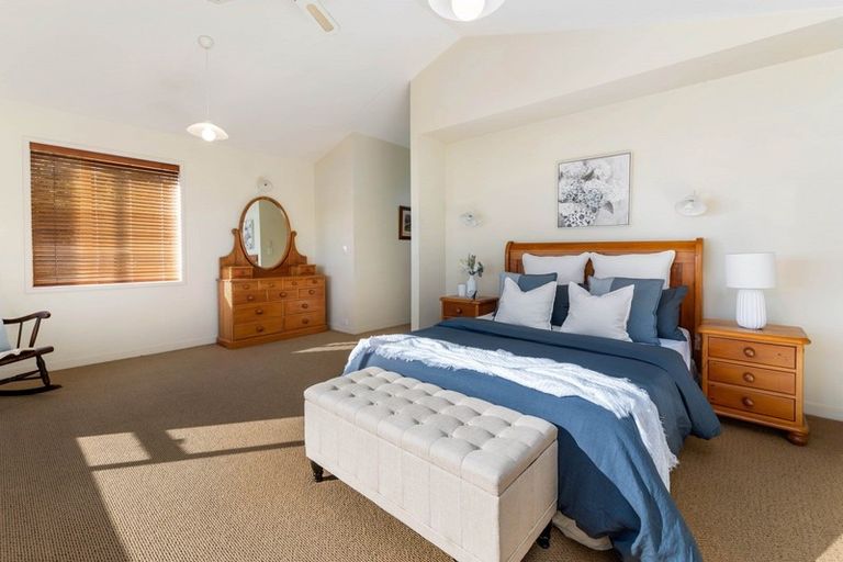 Photo of property in 52 Gemini Place, Kawaha Point, Rotorua, 3010