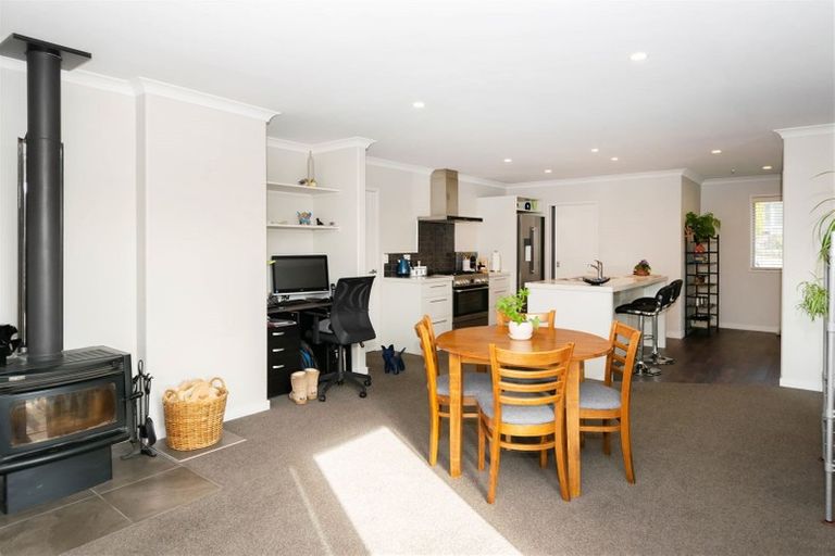 Photo of property in 112 Milton Terrace, Picton, 7220