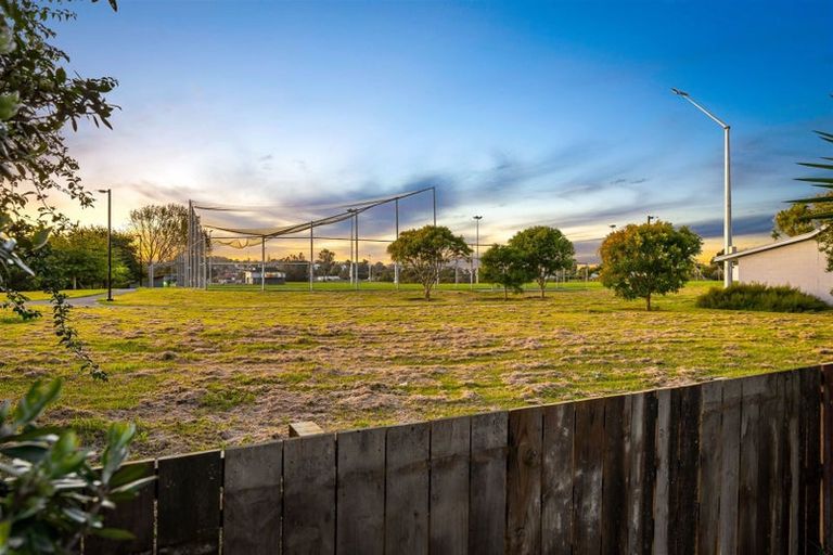 Photo of property in 18 Albert Road, Kelston, Auckland, 0602