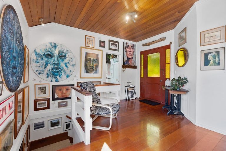 Photo of property in 75 Morley Street, New Plymouth, 4310