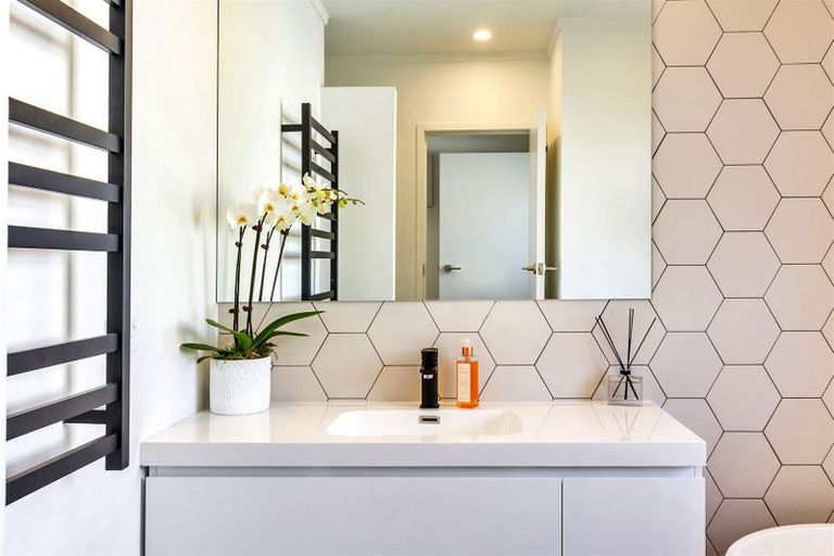 Photo of property in 3/9 Brian Avenue, Forrest Hill, Auckland, 0620