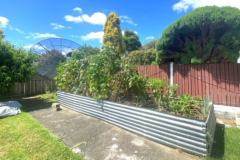 Photo of property in 2 Damson Place, Bucklands Beach, Auckland, 2012