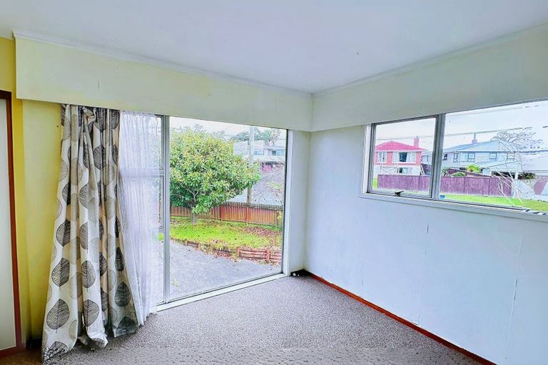 Photo of property in 54 Colwill Road, Massey, Auckland, 0614