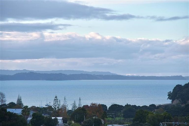 Photo of property in 5 Moera Place, Stanmore Bay, Whangaparaoa, 0932